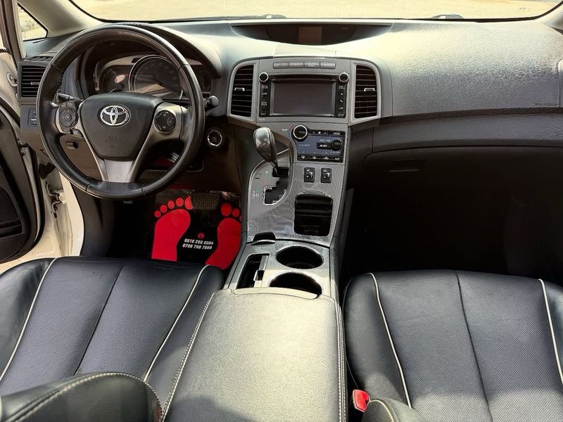 Thumbnail 4 of 2015 Toyota Venza LE